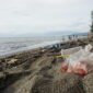 Kondisi sampah disalah satu pantai wilayah Kota Mataram, NTB
