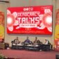 Badan Eksekutif Mahasiswa Fakultas Hukum, Ilmu Sosial, dan Ilmu Politik Universitas Mataram (BEM FHISIP UNRAM) menggelar diskusi publik bertajuk Democracy Talks dengan tema “Masa Depan Demokrasi Indonesia: Membangun Kepemimpinan yang Progresif dan Berintegritas,” di Gedung Dome Universitas Mataram pada Kamis (13/11/2025). Foto: Dok. Istimewa