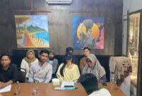 Konferensi Pers Deni Apriadi Rahman alias Dea Lipa pada Sabtu (15/11/2025), bersama pihak keluarga dan perwakilan masyarakat Solidaritas untuk Kemanusiaan.
Foto: Dok. Istimewa