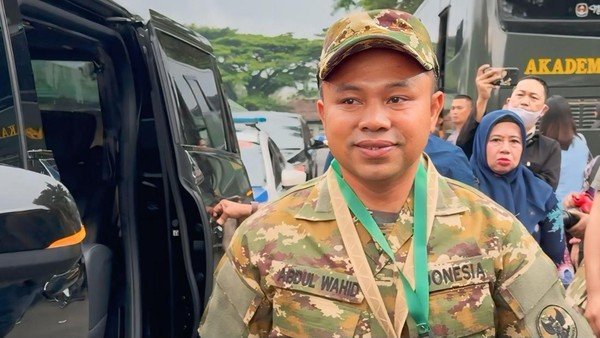 Gubernur Riau, Abdul Wahid saat mengikuti kegiatan retret di Akademi Militer di Magelang, pada Februari 2025. Foto: detik.com