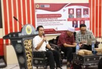 Taufan dalam pengantar Diskusi Sorot Kamera Fakultas Hukum, Ilmu Sosial dan Ilmu Politik (FHISIP) Universitas Mataram (Unram) Edisi Ke-11 yang bertema “Dinamika Netralitas Kepolisian Pasca Putusan MK: Pergulatan Hak Politik dan Profesionalitas,” pada Rabu 26 November 2025. Foto: Dok. Sorot Kamera/Baiq Nurul Aini