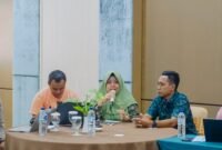 Psikolog Klinis, Rias Pratiwi Safitri, S.Psi., M.Psi. (Tengah) Foto: Dok. Istimewa