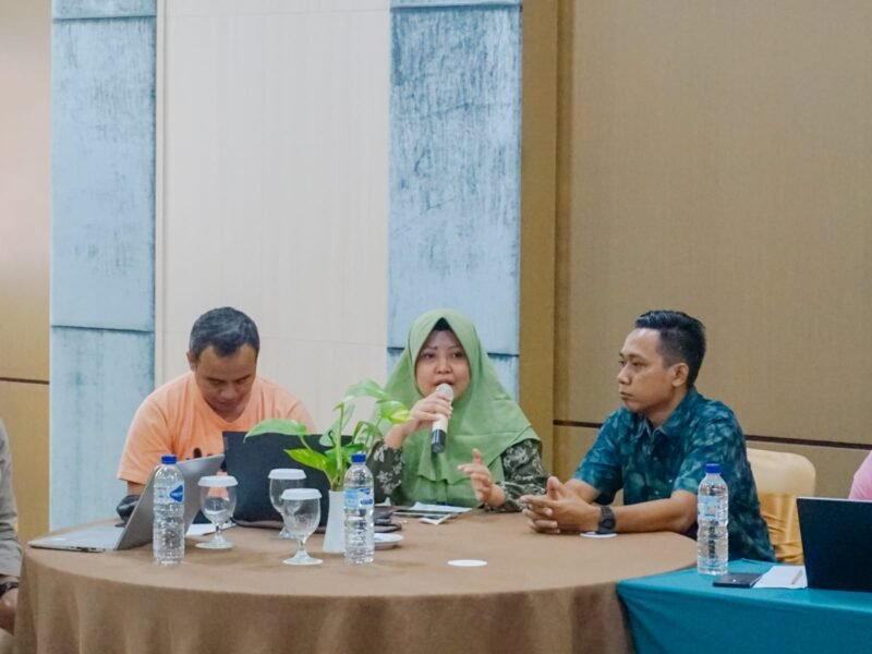 Psikolog Klinis, Rias Pratiwi Safitri, S.Psi., M.Psi. (Tengah) Foto: Dok. Istimewa