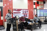 Dekan FHISIP Unram Dr. Lalu Wira Pria Suhartana, S.H., M.H., dalam sambutannya pada Diskusi Sorot Kamera Edisi Ke-11 dengan tema “Dinamika Netralitas Kepolisian Pasca Putusan MK: Pergulatan Hak Politik dan Profesionalitas”, Rabu (26/11). Foto: Sorot Kamera/Baiq Nurul Aini