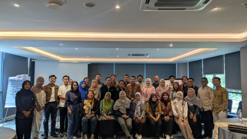 Wahid Foundation (WF) dengan dukungan Kementerian Dalam Negeri RI dan BNPT melakukan Riset RAD PE Periode 2020-2024. Dalam rangka pelaksanaan penelitian itu, WF menyelenggarakan
Diskusi Kelompok Terfokus/Focus Group Disccusion (FGD) Advokasi RAD PE periode 2020-2024 pada Kamis (27/11/2025) di Prime Park Hotel & Convention Lombok, Kota Mataram. Foto: Dok. WF/Ibas
