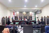 Sidang keempat dengan nomor perkara 756/Pid.B/2025/PN Mtr ini, Tim Pembela Aliansi Mahasiswa dan Rakyat NTB menyampaikan tanggapan pendapat Jaksa Penuntut Umum (JPU). Sidang di PN Mataram, dipimpin oleh Hakim Ketua Rosihan Luthfi, SH.,MH pada momentum peringatan Hari Hak Asasi Manusia (HAM) Internasional yang jatuh pada 10 Desember 2025. Foto: Dok. Istimewa