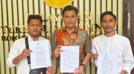 Empat mahasiswa dan paralegal Nusa Tenggara Barat secara resmi mendaftarkan permohonan keberatan hak uji materiil ke Mahkamah Agung terkait Peraturan Kepolisian Negara Republik Indonesia (Perpol) Nomor 10 Tahun 2025. Foto: Dok. Istimewa