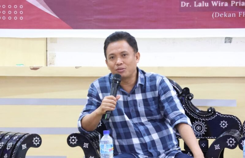 Akademisi hukum pidana Universitas Mataram, Dr. Syamsul Hidayat, S.H., M.H pada Diskusi publik 