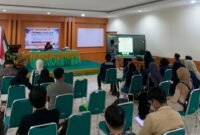 Taufan menyampaikan materi dalam kegiatan Training Legislatif Dewan Perwakilan Mahasiswa Universitas Muhammadiyah Mataram pada Kamis (4/12/2025).