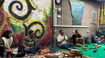 Pemaparan Yan Mangandar Putra pada Literasi Hukum - Hukum Pidana Nasional Perubahan Substansi & Perangkat Peradilan”, Sabtu (1712026) di Ruang Tumbuh Merdeka. Foto: Hamzah/PBH LPW NTB