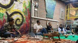 Pemaparan Joko Jumadi pada Literasi Hukum - Hukum Pidana Nasional Perubahan Substansi & Perangkat Peradilan”, Sabtu (1712026) di Ruang Tumbuh Merdeka. Foto: Hamzah/PBH LPW NTB