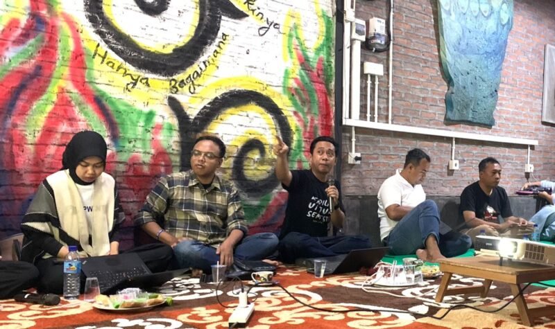 Pemaparan Taufan pada Literasi Hukum - Hukum Pidana Nasional Perubahan Substansi & Perangkat Peradilan”, Sabtu (17/1/2026) di Ruang Tumbuh Merdeka. Foto: Hamzah/PBH LPW NTB