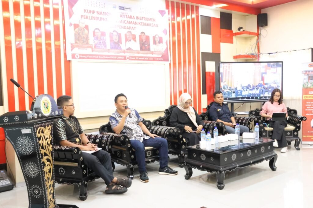 Sesi paparan Dr. Syamsul Hidayat, S.H.,M.H., pada agenda Diskusi Sorot Kamera Seri 13