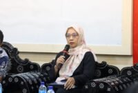 Dosen Bagian Hukum Pidana Universitas Mataram (Unram), Dr. Laely Wulandari, S.H., M.H., saat menjadi narasumber dalam diskusi Sorot Kamera Edisi ke-13 bertajuk "KUHP Nasional: Antara Instrumen Perlindungan & Ancaman Kebebasan Berpendapat", di Ruang Video Conference FHISIP Unram, Kamis (22/1/2026). Foto: Baiq Nurul Aini/Sorot Kamera