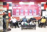 Dekan FHISIP UNRAM, Dr. Lalu Wira Pria Suhartana, S.H., M.H., memberikan sambutan pada dikusi Sorot Kamera Seri ke-14 bertajuk “KUHAP Baru: Perluasan Alat Bukti, Ruang Gelap Penyelidikan & Potensi Kesewenang-wenangan” di Ruang Video Conference, Gedung B Program Studi Ilmu Hukum FHISIP Universitas Mataram pada Jumat (6/2/2026). Foto: Baiq Nurul Aini/Sorot Kamera