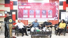 Dekan FHISIP UNRAM, Dr. Lalu Wira Pria Suhartana, S.H., M.H., memberikan sambutan pada dikusi Sorot Kamera Seri ke-14 bertajuk “KUHAP Baru: Perluasan Alat Bukti, Ruang Gelap Penyelidikan & Potensi Kesewenang-wenangan” di Ruang Video Conference, Gedung B Program Studi Ilmu Hukum FHISIP Universitas Mataram pada Jumat (6/2/2026). Foto: Baiq Nurul Aini/Sorot Kamera