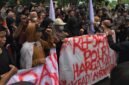 Aksi Demonstrasi Jilid 2 oleh LPW NTB dan koalisi organisasi mahasiswa dan masyarakat sipil (KOMPAK) Tahun 2022 di Mapolda NTB menuntut pengusutan kematian Muardin dan Reformasi Polri. Foto: Dokumen LPW NTB