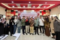 FOTO BERSAMA: Diskusi FHISIP Unram Bongkar Dampak Perjanjian Dagang Indonesia-AS Terhadap Kedaulatan Ekonomi. Foto: Keysa/Sorot Kamera