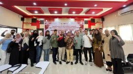 FOTO BERSAMA: Diskusi FHISIP Unram Bongkar Dampak Perjanjian Dagang Indonesia-AS Terhadap Kedaulatan Ekonomi. Foto: Keysa/Sorot Kamera