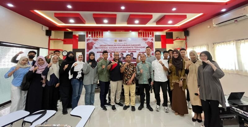 FOTO BERSAMA: Diskusi FHISIP Unram Bongkar Dampak Perjanjian Dagang Indonesia-AS Terhadap Kedaulatan Ekonomi. Foto: Keysa/Sorot Kamera