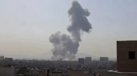 Kepulan asap terlihat setelah serangan Israel atas Teheran, 2822026 (Aljazeera)