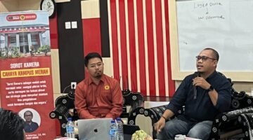 Khairus Febryan Fitrahady, S.H., M.H (Kanan), pada kesempatan sebagai narasumber kegiatan diskusi Sorot Kamera FHISIP Universitas Mataram (Rabu, 30 April 2025). Foto: Keysa/Sorot Kamera