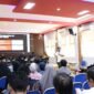 Hussein Ahmad, SH, MH., selaku Direktur Imparsial (The Indonesian Human Rights Monitor) pada diskusi publik kerjasama Sorot Kamera, bertajuk “Menggugat Akuntabilitas Militer: Kebutuhan Transformasi Dari Peradilan Militer Menuju Peradilan Umum” pada Selasa (28/4/2026) di FHISIP Universitas Mataram (Unram). Foto: Baiq Nurul Aini/Sorot Kamera