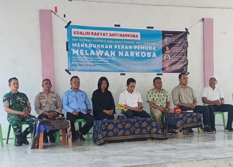 FOTO DI DEPAN (Dari Kanan): Danposranmil, Kapolsek Ambalawi, Kepala UPTD Pendidikan, Aktivis Anti Narkoba Badai NTB, Akademisi Unram dan Kabid Hukum RKBL sekaligus Koordinator Koalisi, Camat Ambalawi, Kabag Hukum Pemda Bima dan perwakilan tokoh masyarakat. Foto: Dok. Istimewa