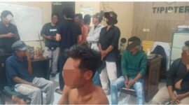 Penahanan 8 orang warga Desa Parangina di Polres Bima Kota. Foto : Dok. Istimewa
