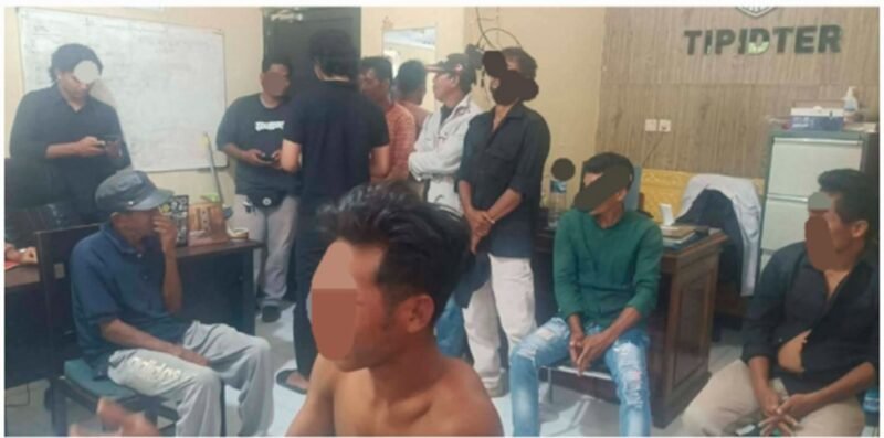 Penahanan 8 orang warga Desa Parangina di Polres Bima Kota. Foto : Dok. Istimewa