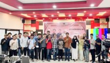 FOTO BERSAMA: Diskusi FHISIP Unram Menakar Untung Rugi Program Makan Bergizi Gratis (MBG) dan Koperasi Merah Putih. Foto: Keysa/Sorot Kamera