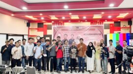 FOTO BERSAMA: Diskusi FHISIP Unram Menakar Untung Rugi Program Makan Bergizi Gratis (MBG) dan Koperasi Merah Putih. Foto: Keysa/Sorot Kamera