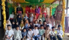 Komunitas Perlindungan Anak Desa (KPAD) Desa Rite menggelar kegiatan edukasi sejarah dengan mengajak puluhan anak didik dan orang tua mereka mengunjungi Museum Asi Mbojo, Kabupaten Bima, pada Senin (25/5/2026). Foto : Do. Istimewa
