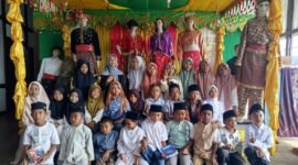 Komunitas Perlindungan Anak Desa (KPAD) Desa Rite menggelar kegiatan edukasi sejarah dengan mengajak puluhan anak didik dan orang tua mereka mengunjungi Museum Asi Mbojo, Kabupaten Bima, pada Senin (25/5/2026). Foto : Do. Istimewa