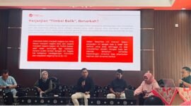Direktur Eksekutif Indonesia for Global Justice (IGJ), Rahmat Maulana Sidik dalam penyampaian materi Focus Group Discussion (FGD) yang digelar di Aula Prof. Zainal Asikin, FHISIP Universitas Mataram, Rabu (13/5/2026).  Foto : Dok. Istimewa Narasio.com/Aminah 