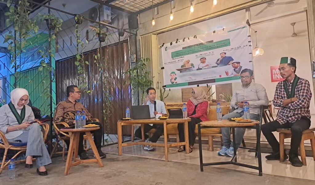 Direktur LPW NTB, Taufan (TENGAH)