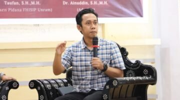 Taufan, Dosen Hukum Pidana Universitas Mataram pada kesempatan menjadi Narasumber program Sorot Kamera FHISIP Unram. Foto: Dok. Istimewa.