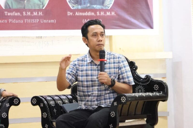 Taufan, Dosen Hukum Pidana Universitas Mataram pada kesempatan menjadi Narasumber program Sorot Kamera FHISIP Unram. Foto: Dok. Istimewa.