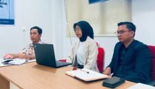 KIRI: Taufan, SH, MH, dalam konferensi pers bertajuk “Meninjau Komitmen Mineral Kritis Dalam Perjanjian Dagang AS - Indonesia terhadap Keadilan Ekologi dan Ekonomi Lokal”, Rabu, 13/05/2026. Foto : Dok. Istimewa Narasio.com / Aminah