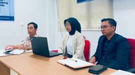 KIRI: Taufan, SH, MH, dalam konferensi pers bertajuk “Meninjau Komitmen Mineral Kritis Dalam Perjanjian Dagang AS - Indonesia terhadap Keadilan Ekologi dan Ekonomi Lokal”, Rabu, 13/05/2026. Foto : Dok. Istimewa Narasio.com / Aminah