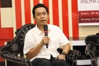 Direktu LPW NTB, Taufan, pada kesempatan menjadi Narasumber program Sorot Kamera FHISIP Unram. Foto: Dok. Istimewa.