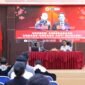 Kuliah Umum Sorot Kampus Merah (Sorot Kamera) bertajuk “Urgensi Keberadaan Undang-Undang Anti Oligarki dalam Tata Kelola Lingkungan Hidup dan Sumber Daya Alam yang Berkelanjutan dan Anti Korupsi” di Aula Prof. Zainal Asikin, Gedung A Lantai III FHISIP UNRAM, Rabu (6/5). Foto : Dok. Istimewa Sorot Kamera