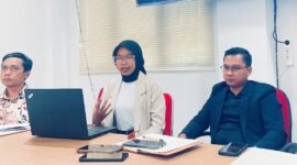 Yunita, S.H. dalam konferensi pers bertajuk “Meninjau Komitmen Mineral Kritis Dalam Perjanjian Dagang AS - Indonesia terhadap Keadilan Ekologi dan Ekonomi Lokal”, Rabu, 13/05/2026. Foto : Dok. Istimewa Narasio.com / Aminah