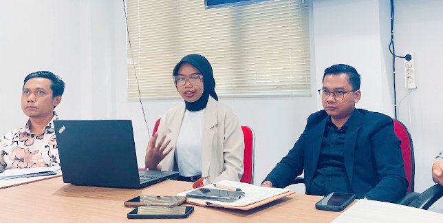 Yunita, S.H. dalam konferensi pers bertajuk “Meninjau Komitmen Mineral Kritis Dalam Perjanjian Dagang AS - Indonesia terhadap Keadilan Ekologi dan Ekonomi Lokal”, Rabu, 13/05/2026. Foto : Dok. Istimewa Narasio.com / Aminah