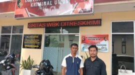 Tim Kuasa Hukum PBH LPW NTB, David Putra Pratama, S.H, selaku paralegal saat mendampinhi Korban Penipuan pada Sabtu (20/06/26). Foto: Dok. Istimewa