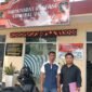 Tim Kuasa Hukum PBH LPW NTB, David Putra Pratama, S.H, selaku paralegal saat mendampinhi Korban Penipuan pada Sabtu (20/06/26). Foto: Dok. Istimewa