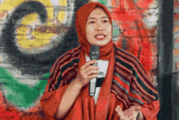 Aktivis Perempuan Nurjanah dalam sesi penyampaian Bedah Buku