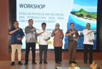 Foto bersama Bupati Kabupaten Sumbawa Barat, H. Amar Nurmansyah, ST, M.Si., Sekretaris Daerah KSB drh. Hairul, dan narasumber lintas sektor, yaitu Anggota DPD RI Dapil NTB Hj. Evi Apita Maya, SH., M.Kn., Kajari KSB Agung Pamungkas, Kepala KPPN KSB Budi Prasetyo, dan perwakilan BPKP NTB Adrian Puspa Wijaya, dalam Workshop Evaluasi Pengelolaan Keuangan dan Pembangunan Desa KSB, Rabu, 24 Juni 2026. Foto : Dok. Istimewa