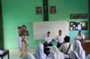 Penyampaian Materi oleh Hamdi Ketua Divisi Sosialisasi, Pendidikan Pemilih, Partisipasi Masyarakat, dan SDM (Sosdiklih, Parmas, dan SDM) KPU Lobar, Selasa, (21/7/2026). Foto : Dok. Istimewa