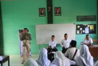 Penyampaian Materi oleh Hamdi Ketua Divisi Sosialisasi, Pendidikan Pemilih, Partisipasi Masyarakat, dan SDM (Sosdiklih, Parmas, dan SDM) KPU Lobar, Selasa, (21/7/2026). Foto : Dok. Istimewa